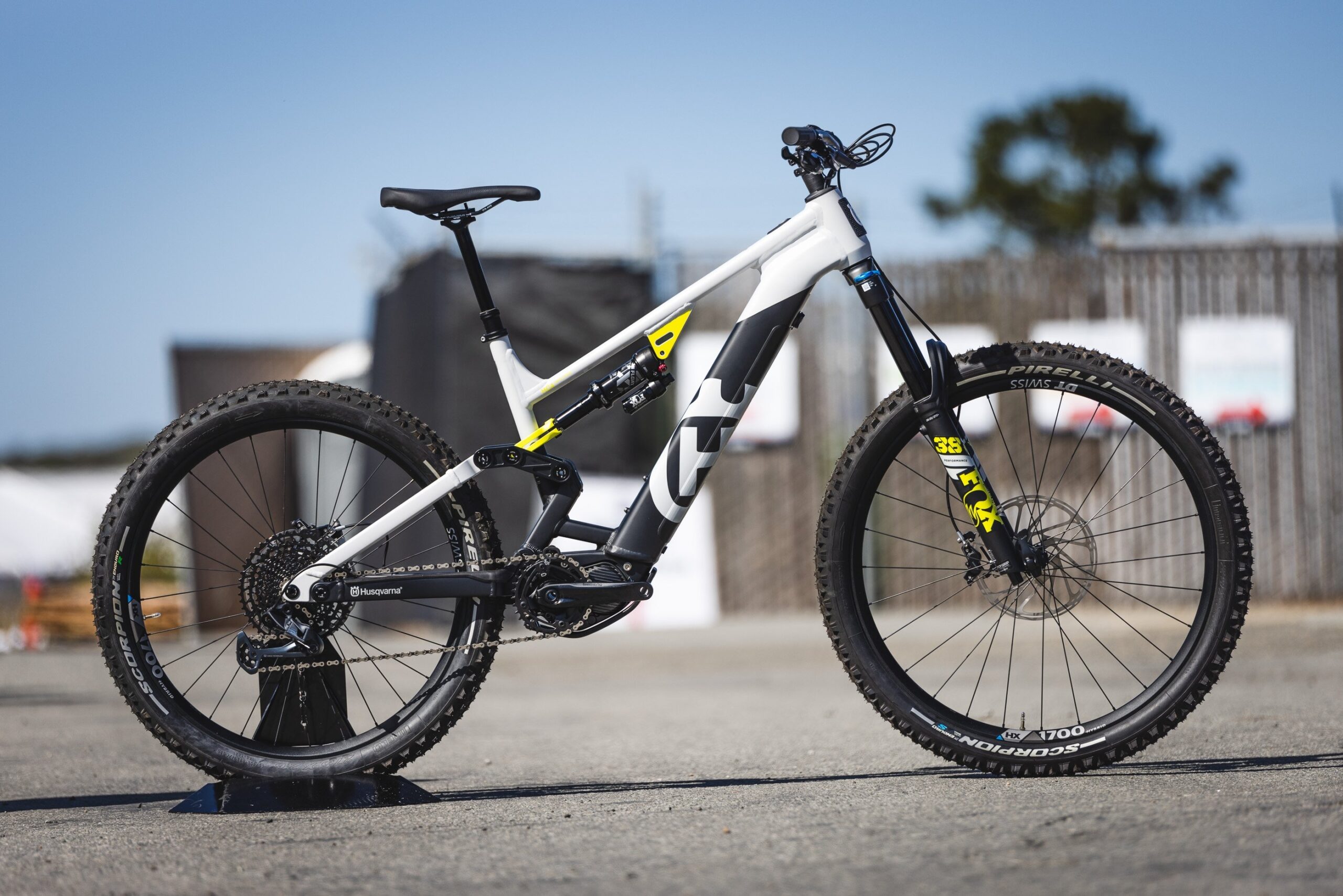 Neue Husqvarna Hard Cross E Bikes Ready F r Bikepark Und Raue 